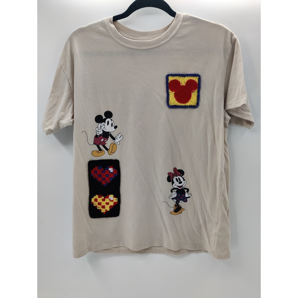 Disney Mickey Minnie Mouse Crochet Patch Happy Moments Tan‎ Graphic Tee Medium